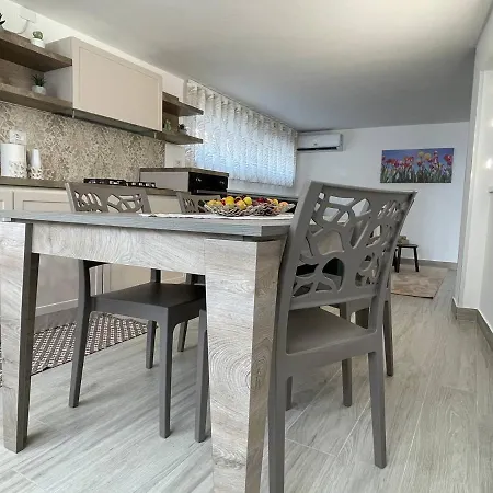 Aci E Galatea - Casa Vacanza - *